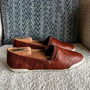 Women’s Frye Melanie Leather Slip On~ size 8